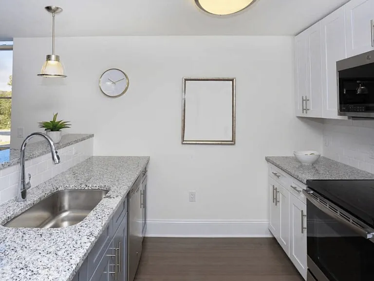 480 Bedford Rd — Photo 3