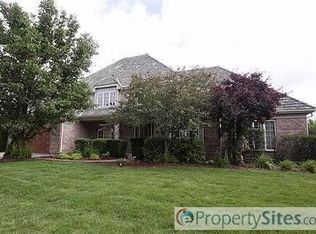 3922 White Eagle Dr, Naperville, IL