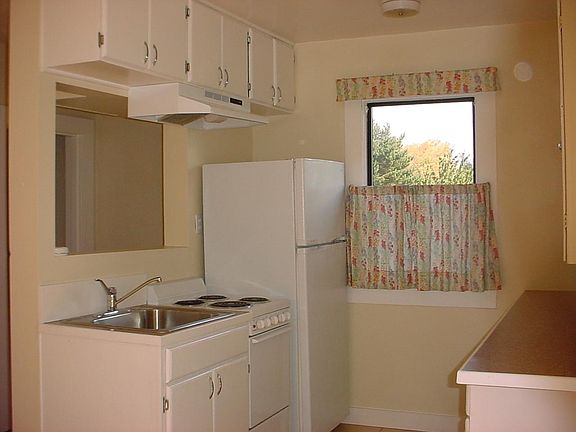 5th image of 329 Avenue E APT B