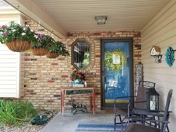 4th image of 1203 Colonial Cir