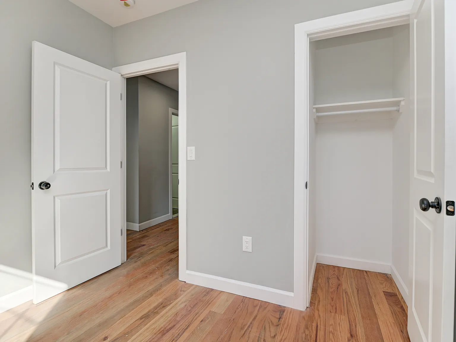 3 bed, 800 sqft, $2,600 — Photo 2