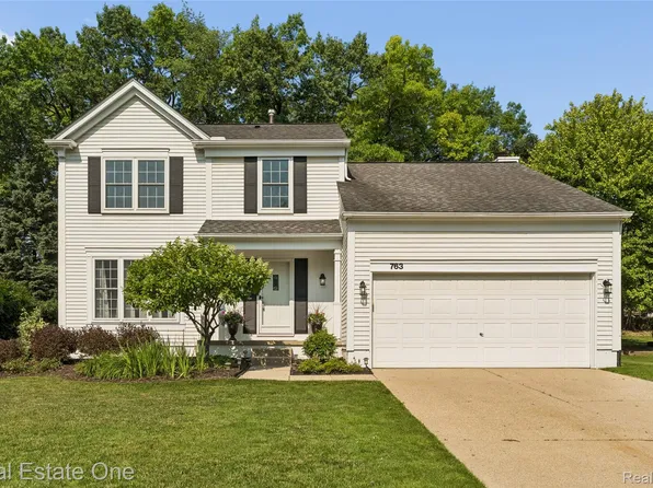 763 Whitney Dr, Rochester Hills, MI 48307