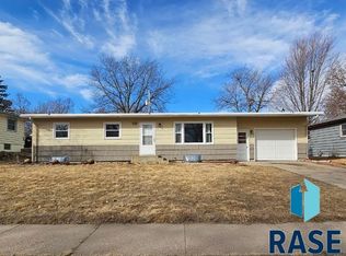1509 S Bruce Rd, Sioux Falls, SD 57105