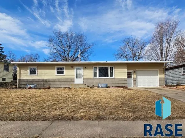 1509 S Bruce Rd, Sioux Falls, SD 57105