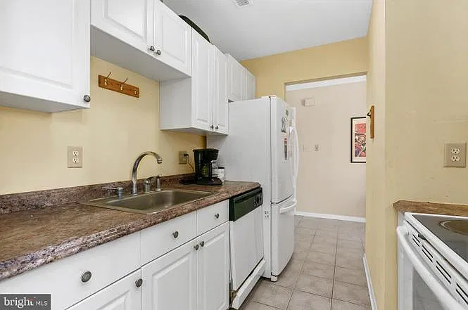 2 bed, 1024 sqft, $2,050 — Photo 2