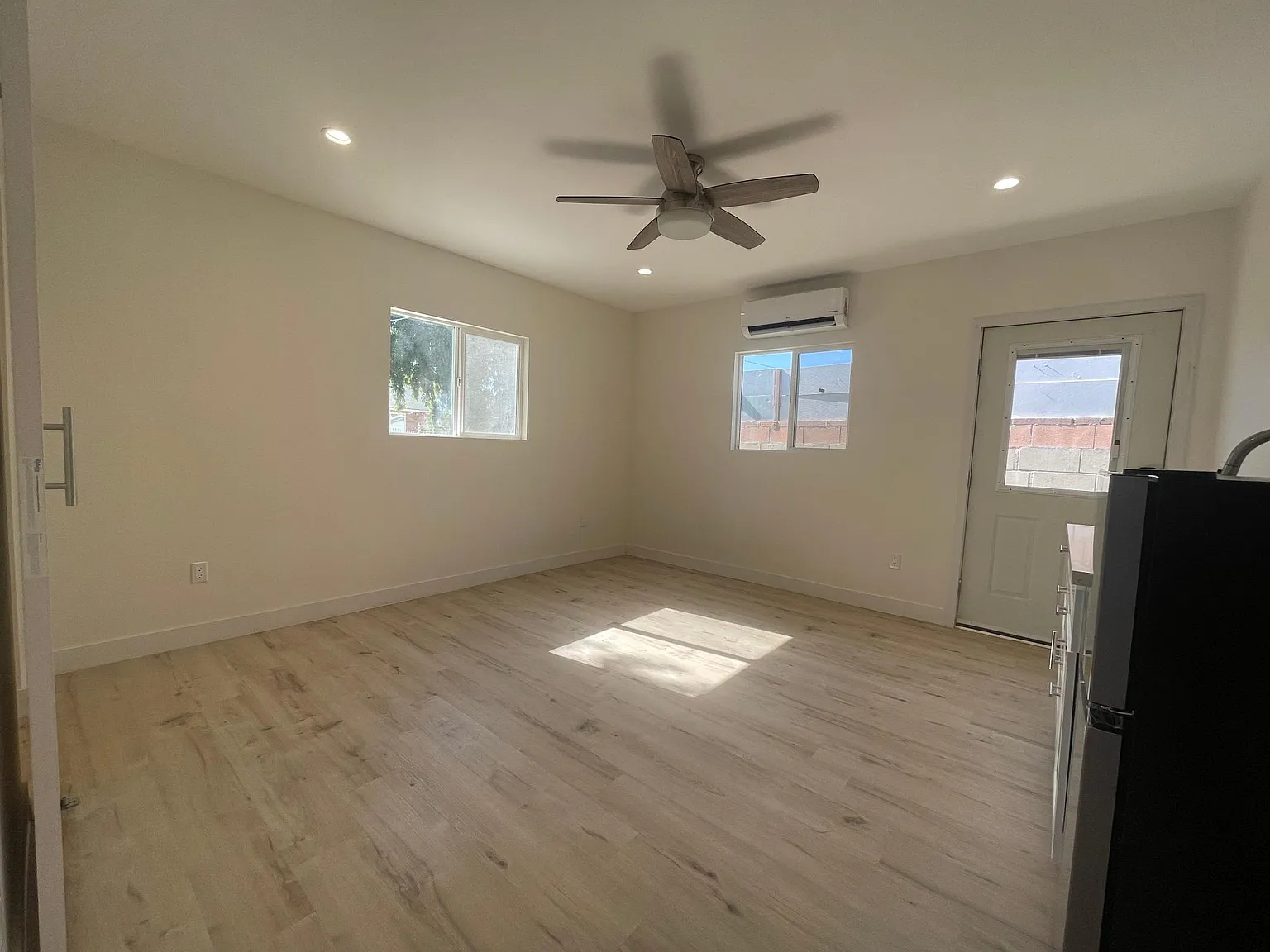 7746 Encino Ave — Photo 3