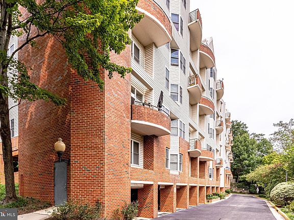 4th image of 301 S Reynolds St APT 404