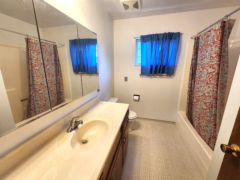 718 W Monterey St — Photo 8