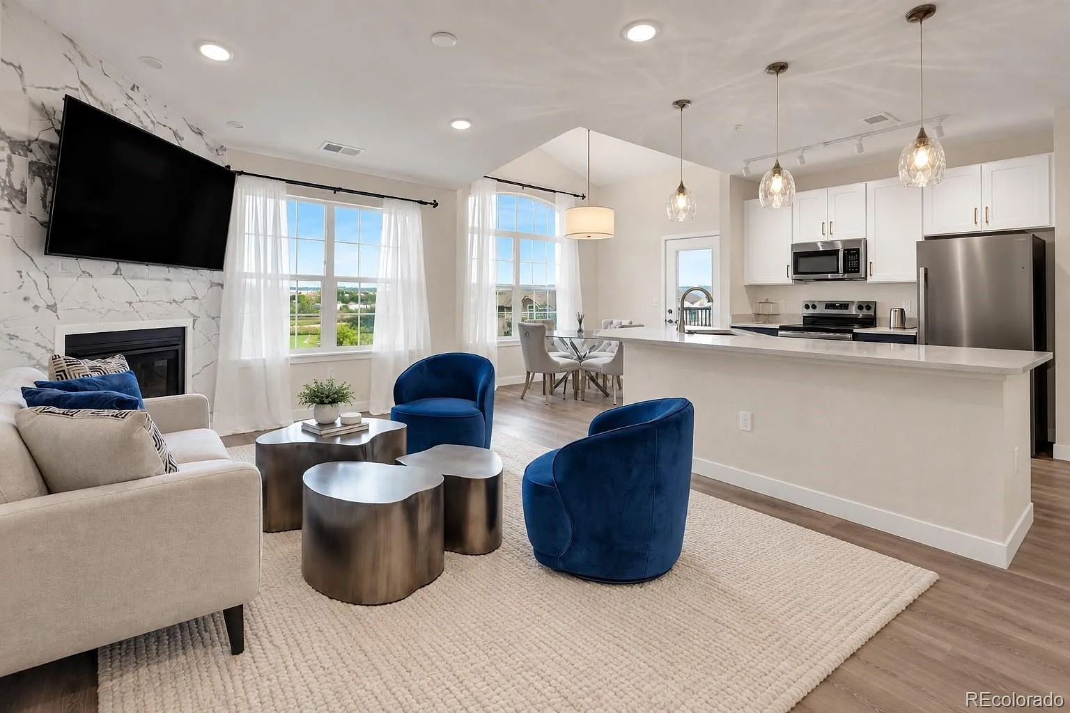 2 bed, 2.0 bath, 1128 sqft, $4,000 — Photo 1