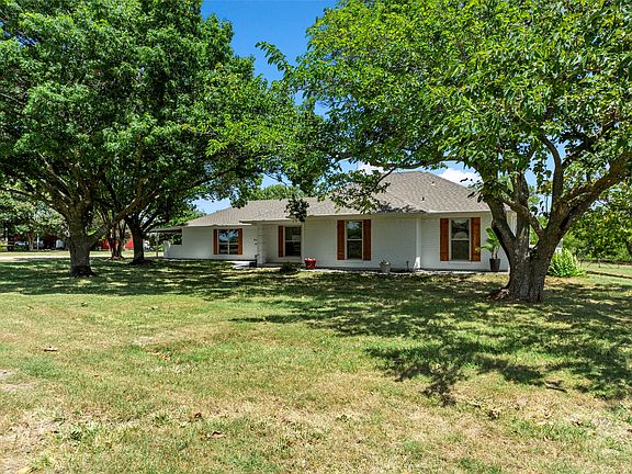 3rd image of 16612 Scenic Cir