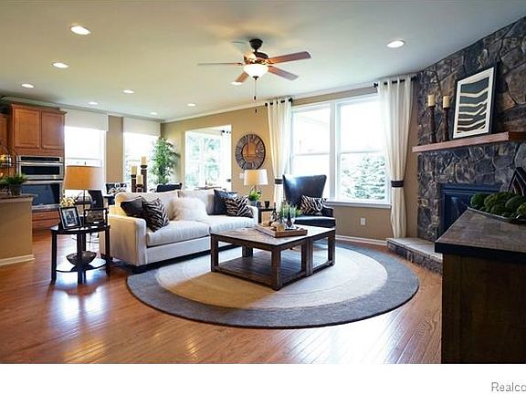 4th image of 9568 Pine Valley Dr