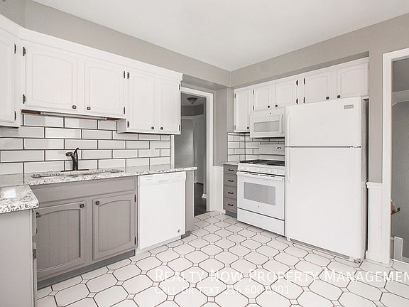 5th image of 11912 Derby Ave