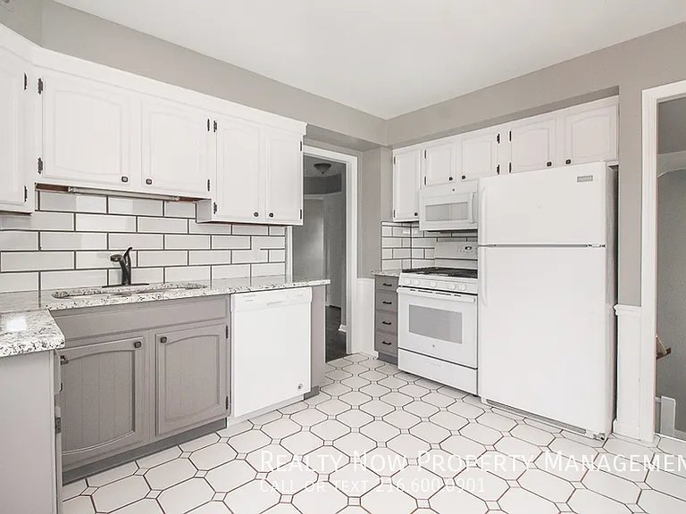 11912 Derby Ave — Photo 5