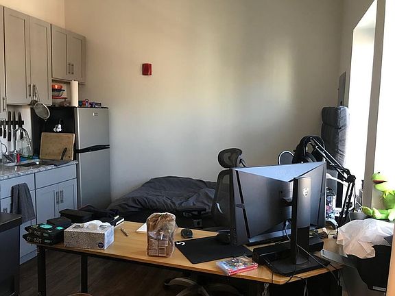 4th image of 194 Shirley Ave #13
