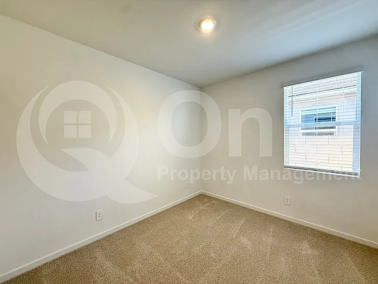 33110 N Noir Dr — Photo 15