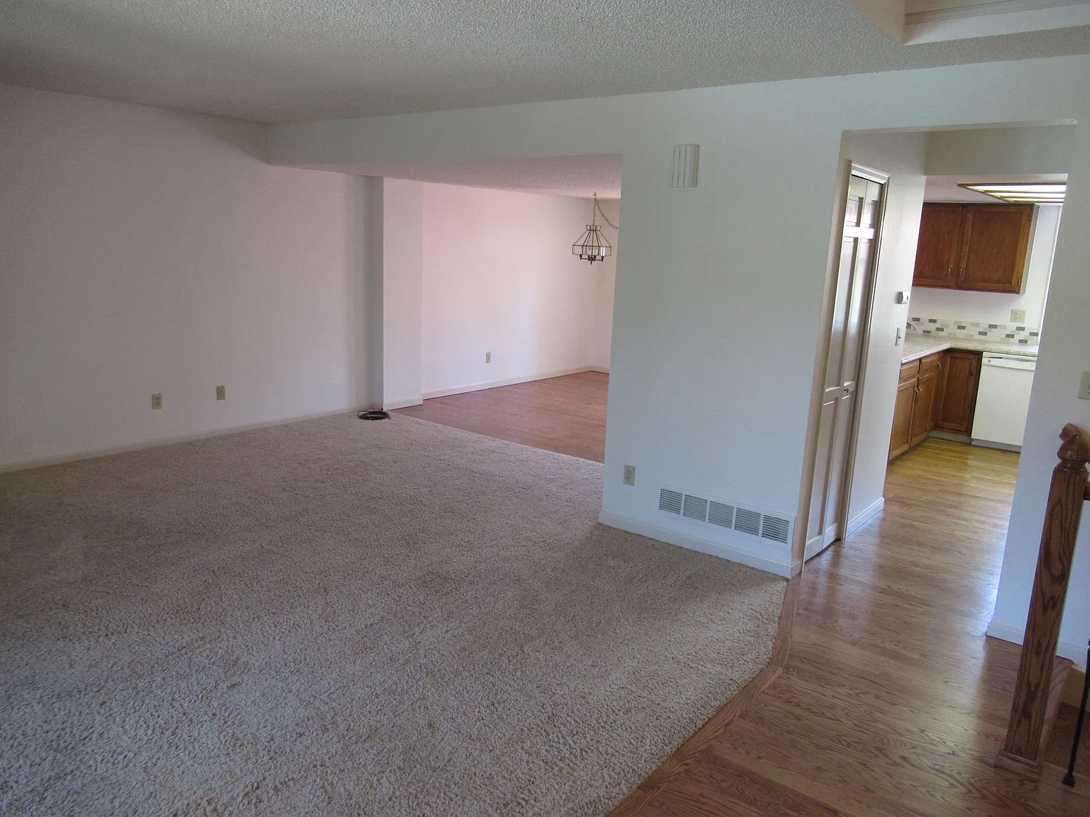 3 bed, 3.5 bath, 1415 sqft, $2,500 — Photo 4