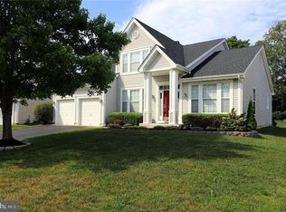 8 Swan Lake Ct, Barnegat, NJ 08005