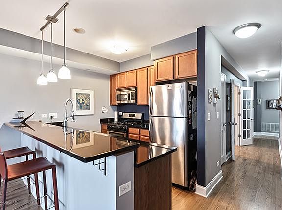 2nd image of 6058 N Paulina St #1S