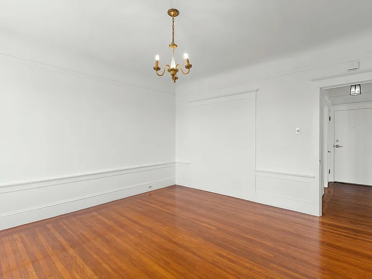 1166 S Van Ness Ave #5 — Photo 6