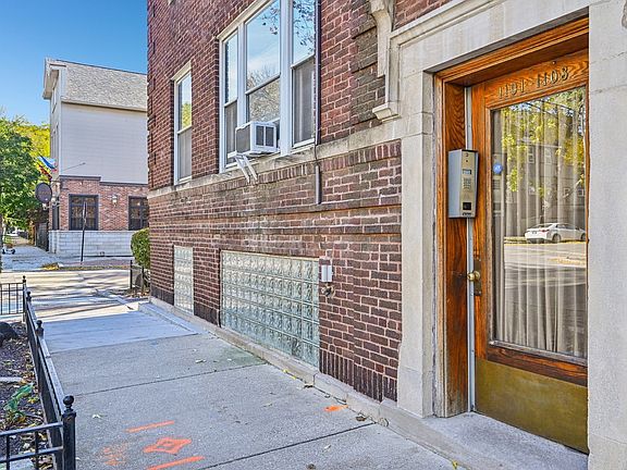 3rd image of 1101 W Wrightwood Ave #3