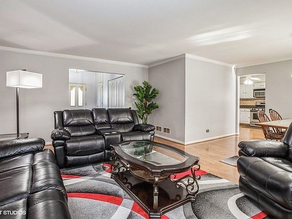 5th image of 98 Versailles Ct