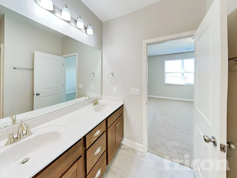 714 Amberton Dr — Photo 7