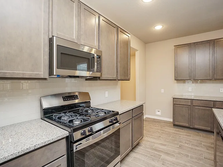 5463 Grand View Dr — Photo 10
