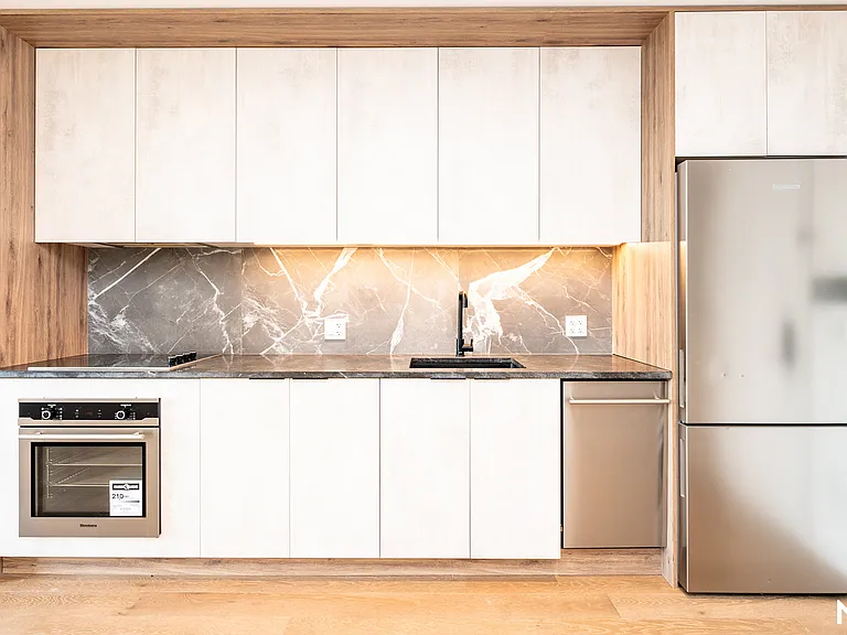 828 Metropolitan Ave #5E — Photo 3