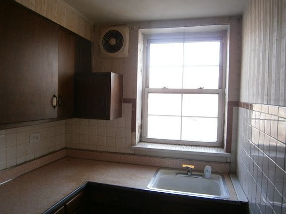 5th image of 2203 W Morse Ave #3