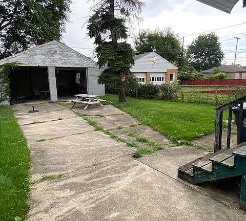 5th image of 441 E Streicher St