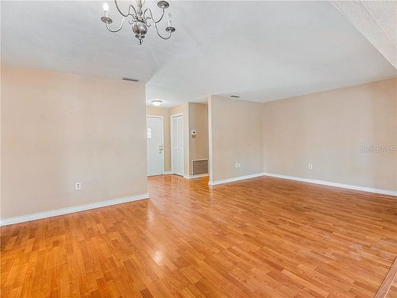 5th image of 2062 Hillwood Dr