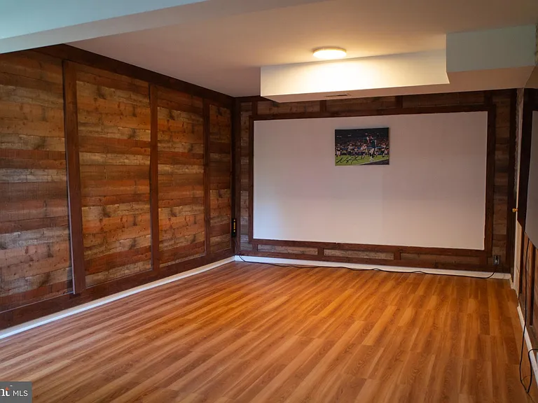 102 Thomas Ln — Photo 29