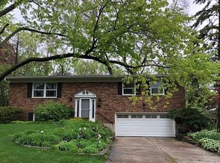 554 Maywood Ln, Lisle, IL