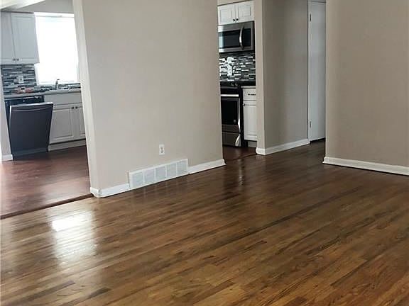 3rd image of 7597 Pleasant Hill Dr