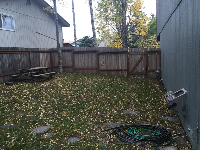 Side Yard - Fenced