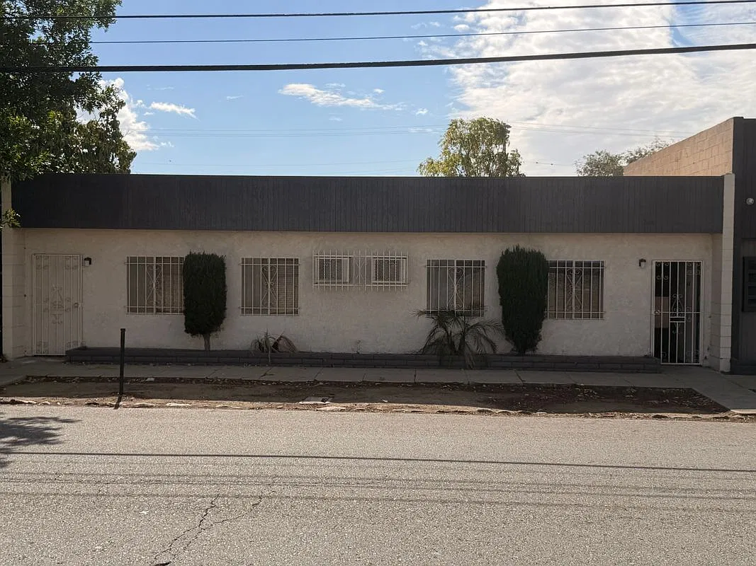 Studio, 2.0 bath, 2428 sqft, $6,100 — Photo 3