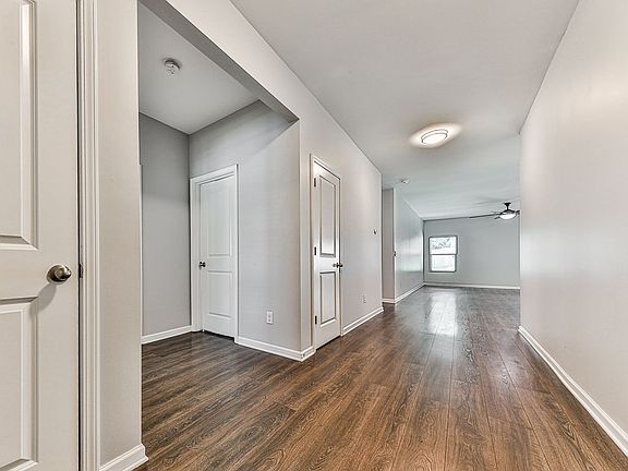 3rd image of 44 Autumn Canyon Path SE
