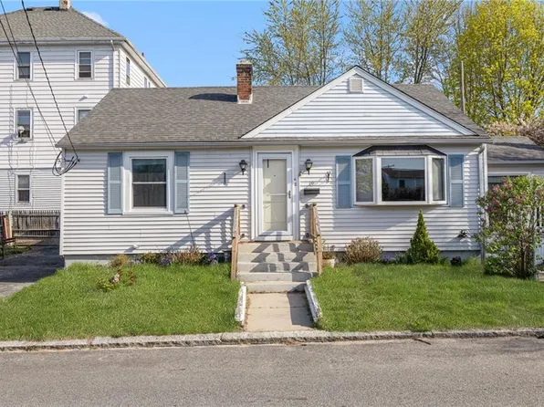 39 Meadow Ave, Cranston, RI 02920