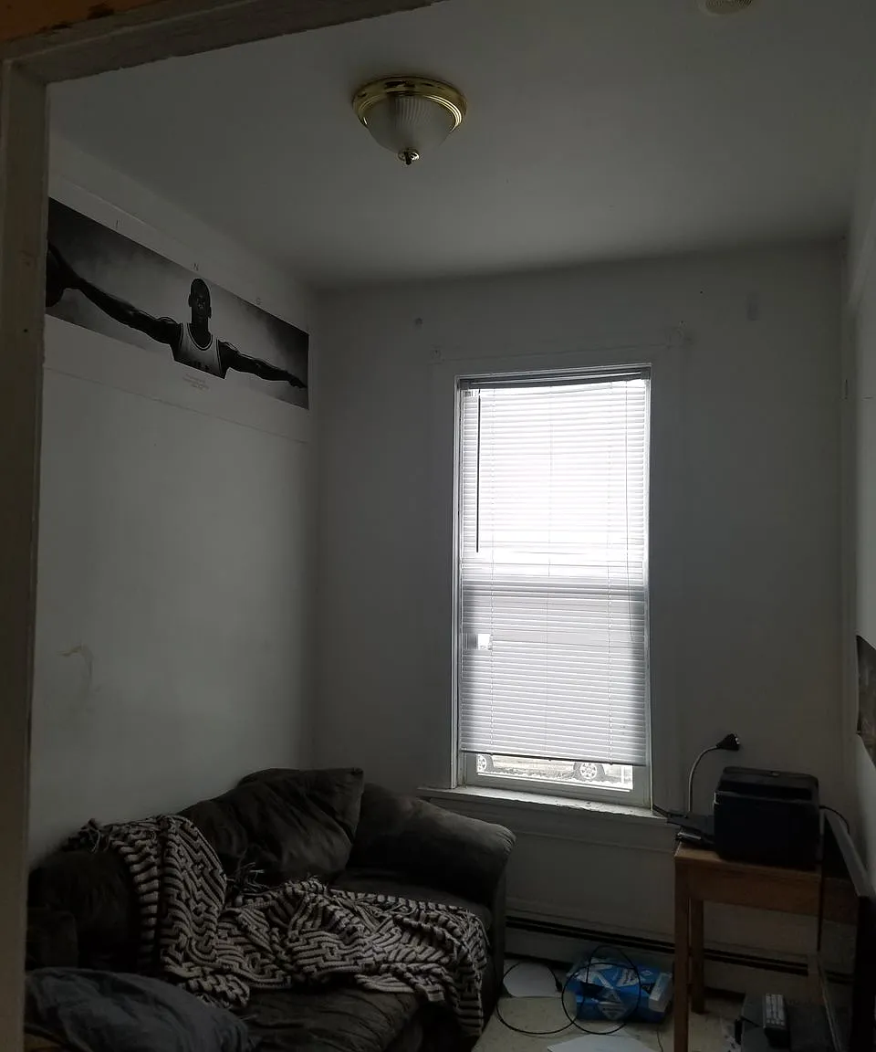 6 bed, 2400 sqft, $2,550 — Photo 4