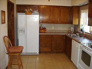 4th image of 400 Country Meadow Dr