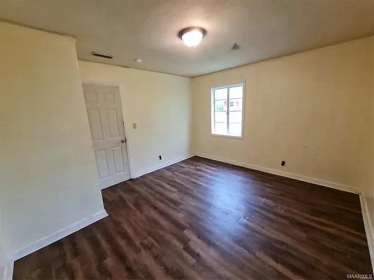 1220 Lynwood Dr — Photo 12