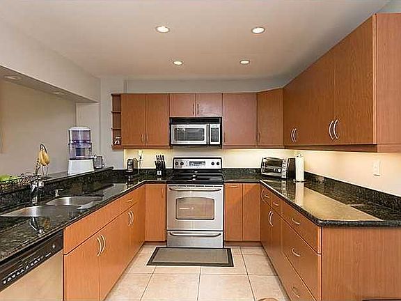 4th image of 251 Crandon Blvd APT 325
