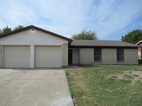 524 Guadalupe Dr, Saginaw, TX 76179