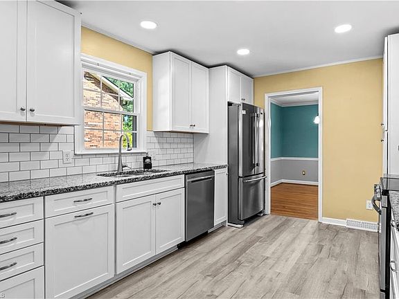 5th image of 170 Queens Ct