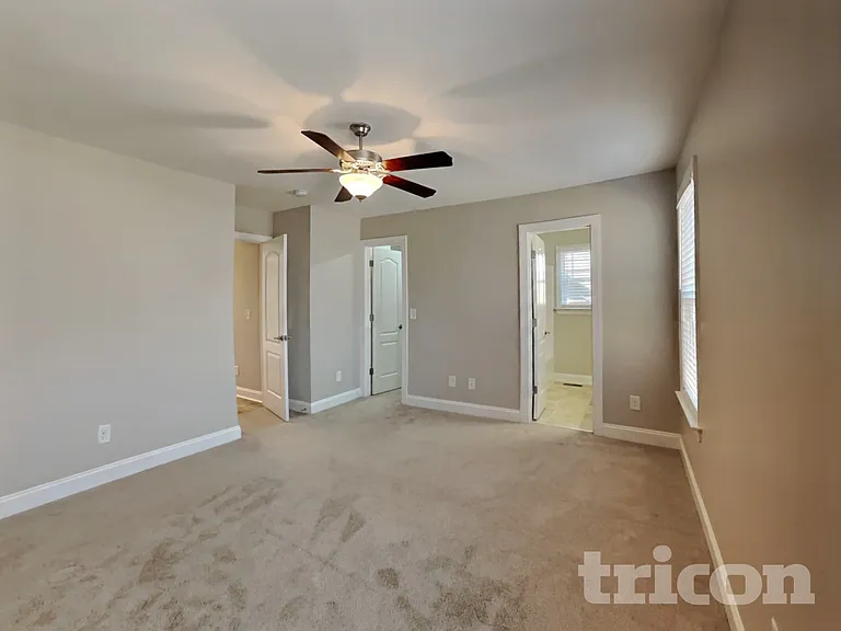 302 Oxfordshire Dr — Photo 6