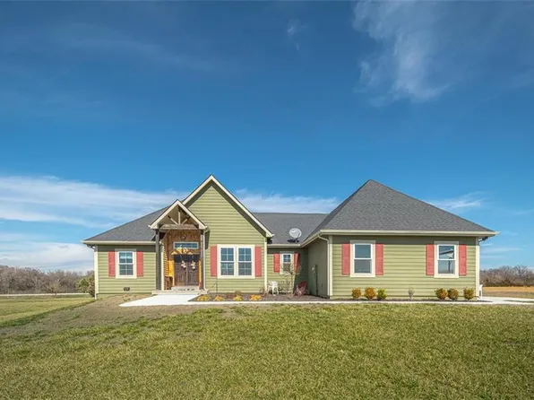 678 E 1375th Rd, Lawrence, KS 66046