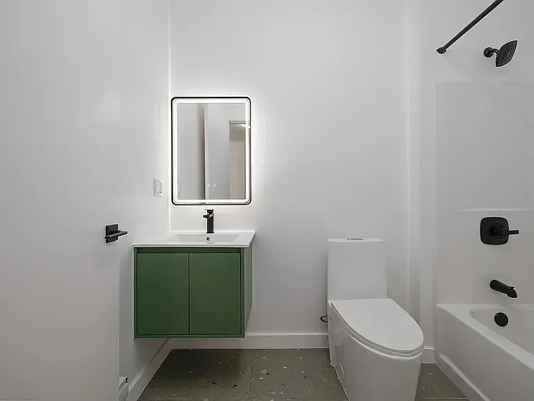Oasis Apartments — Photo 13