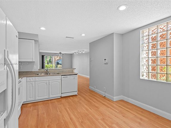 5th image of 1353 Veracruz Ln #2-10