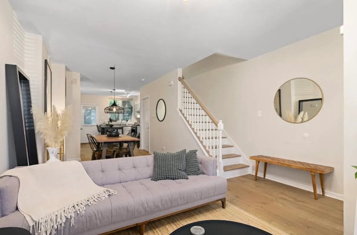 3 bed, 1215 sqft, $2,500 — Photo 1