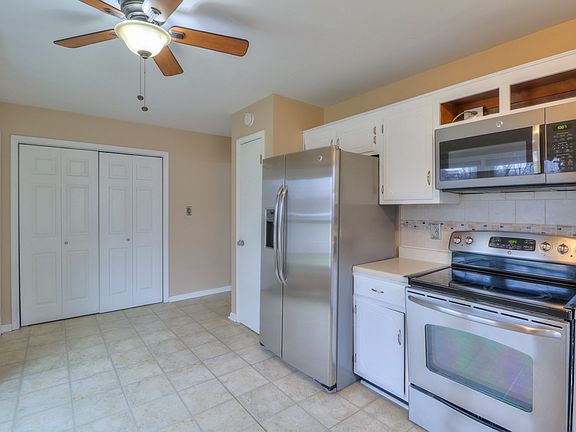 3rd image of 526 Donna Dr